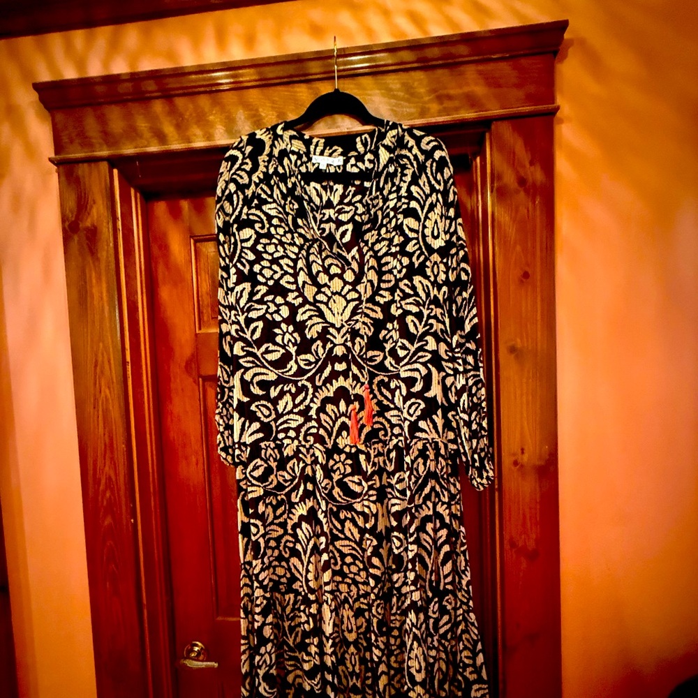 Beautiful and versatile Karyn Seo dress purchased at Nordstrom and worn once.